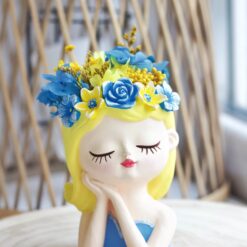 Кашпо Українка в національних кольорах