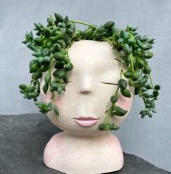 Кашпо Дівчина з хрестовником