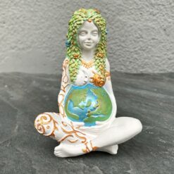 Статуетка оберіг Богиня Гайя білий із зеленим