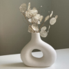 Асиметрія стилю, ваза з асиметричним дизайном, біла керамічна ваза, декоративна ваза для інтер'єру, скандинавська ваза, ваза з отвором, стильна ваза, ваза для квітів, сучасна керамічна ваза, ваза для сухоцвітів,Асимметрия стиля, ваза с асимметричным дизайном, белая керамическая ваза, декоративная ваза для интерьера, скандинавская ваза, ваза с отверстием, стильная ваза, ваза для цветов, современная керамическая ваза, ваза для сухоцветов