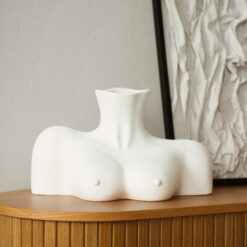 ваза "Монро", ваза в форме женской груди, клиника эстетической хирургии, центры красоты, кабинет косметолога, кабинет массажиста, пластическая хирургия, салоны красоты, декор для клиник, стильный декор, эстетическая хирургия, интерьерный декор, подарок для косметолога, тематический декор, современный дизайн, эксклюзивный декор, подарок для хирурга, женская красота, женское тело, стильный декор, ваза для цветов. Декор для фотостудії, подарунок холостяку, дизайн салону краси