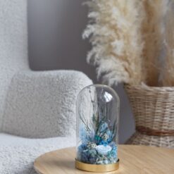 интерьерная композиция в колбе, композиция с голубыми цветами, стабилизированные цветы в колбе, декор с голубыми цветами, подарок с голубыми цветами, колба с цветами, интерьерный декор цветы, композиция для интерьера, цветочная композиция в колбе, цветы под стеклом, композиция с розой и голубыми цветами, стабилизированные цветы для декора, подарок с цветами в колбе, интерьерное украшение с голубыми цветами, голубые цветы под стеклом, інтер’єрна композиція в колбі, композиція з блакитними квітами, стабілізовані квіти в колбі, декор з блакитними квітами, подарунок з блакитними квітами, колба з квітами, інтер’єрний декор квіти, композиція для інтер’єру, квіткова композиція в колбі, квіти під склом, композиція з трояндою та блакитними квітами, стабілізовані квіти для декору, подарунок з квітами в колбі, інтер’єрна прикраса з блакитними квітами, блакитні квіти під склом