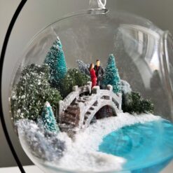 моссариум подвесной мост любви D15х23 см, моссариум стеклянный с подсветкой, моссариум с мостом и фигурками, моссариум декоративный шар светится, моссариум зимняя композиция с подсветкой, моссариум романтический мост 15 см, моссариум стеклянный шар D15х23 см, моссариум мост любви зимняя сказка, моссариум декоративный с подсветкой водоёма, моссариум подарок с фигурками, моссариум мост и светящийся водоём, моссариум романтический зимний декор, моссаріум підвісний міст кохання D15х23 см, моссаріум скляний із підсвіткою, моссаріум із мостом та фігурками, моссаріум декоративна куля світиться, моссаріум зимова композиція із підсвіткою, моссаріум романтичний міст 15 см, моссаріум скляна куля D15х23 см, моссаріум міст кохання зимова казка, моссаріум декоративний із підсвіткою водойми, моссаріум подарунок із фігурками, моссаріум міст та світна водойма, моссаріум романтичний зимовий декор