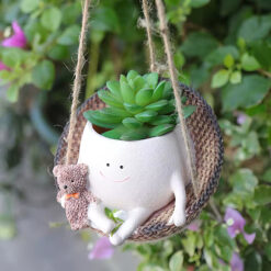 кашпо керамічне з ведмедиком, декоративне підвісне кашпо, керамічний горщик для рослин, оригінальний декор кашпо, підвісний декор з кошиком, подарунок декор для дому, затишний горщик, декоративне кашпо з мотузкою, кашпо усміхнений горщик, кашпо керамическое с медвежонком, декоративное подвесное кашпо, керамический горшочек для растений, оригинальный декор кашпо, подвесной декор с корзинкой, подарок декор для дома, уютный горшочек, декоративное кашпо с верёвкой, кашпо улыбающийся горшочек