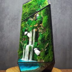 моссариум с водопадом, декоративный мох композиция, моссариум 30х15 см, стабилизированный мох декор, мини-сад с подсветкой, моссариум с пандами, интерьерное украшение, экодекор с мхом, композиция с мхом и водопадом, светящийся моссариум, флорариум с мхом, оригинальный сувенир, мосаріум з водоспадом, декоративний мох композиція, мосаріум 30х15 см, стабілізований мох декор, міні-сад з підсвіткою, мосаріум з пандами, інтер'єрна прикраса, екодекор з мохом, композиція з мохом і водоспадом, світний мосаріум, флораріум з мохом, оригінальний сувенір