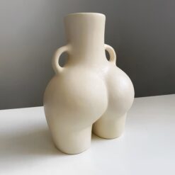 ваза Лола молочная матовая 25х18 см, керамическая ваза женская фигура 25 см, стильная ваза женская форма 25 см, декоративная ваза женская попа 25х18 см, арт-ваза женская керамика 25х18 см, интерьерная ваза женская матовая 25 см, дизайнерская ваза женские формы 25 см, подарочная ваза женская Лола 25х18 см, оригинальная ваза женская скульптура 25 см, современная ваза женский силуэт 25х18 см, настольная ваза женское тело 25 см, художественная ваза женская матовая 25х18 см, ваза Лола молочна матова 25х18 см, керамічна ваза жіноча фігура 25 см, стильна ваза жіноча форма 25 см, декоративна ваза жіноча попа 25х18 см, арт-ваза жіноча кераміка 25х18 см, інтер'єрна ваза жіноча матова 25 см, дизайнерська ваза жіночі форми 25 см, подарункова ваза жіноча Лола 25х18 см, оригінальна ваза жіноча скульптура 25 см, сучасна ваза жіночий силует 25х18 см, настільна ваза жіноче тіло 25 см, художня ваза жіноча матова 25х18 см