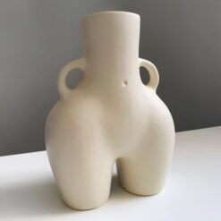 ваза Лола молочная матовая 25х18 см, керамическая ваза женская фигура 25 см, стильная ваза женская форма 25 см, декоративная ваза женская попа 25х18 см, арт-ваза женская керамика 25х18 см, интерьерная ваза женская матовая 25 см, дизайнерская ваза женские формы 25 см, подарочная ваза женская Лола 25х18 см, оригинальная ваза женская скульптура 25 см, современная ваза женский силуэт 25х18 см, настольная ваза женское тело 25 см, художественная ваза женская матовая 25х18 см, ваза Лола молочна матова 25х18 см, керамічна ваза жіноча фігура 25 см, стильна ваза жіноча форма 25 см, декоративна ваза жіноча попа 25х18 см, арт-ваза жіноча кераміка 25х18 см, інтер'єрна ваза жіноча матова 25 см, дизайнерська ваза жіночі форми 25 см, подарункова ваза жіноча Лола 25х18 см, оригінальна ваза жіноча скульптура 25 см, сучасна ваза жіночий силует 25х18 см, настільна ваза жіноче тіло 25 см, художня ваза жіноча матова 25х18 см