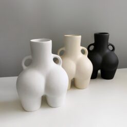 ваза Лола молочная матовая 25х18 см, керамическая ваза женская фигура 25 см, стильная ваза женская форма 25 см, декоративная ваза женская попа 25х18 см, арт-ваза женская керамика 25х18 см, интерьерная ваза женская матовая 25 см, дизайнерская ваза женские формы 25 см, подарочная ваза женская Лола 25х18 см, оригинальная ваза женская скульптура 25 см, современная ваза женский силуэт 25х18 см, настольная ваза женское тело 25 см, художественная ваза женская матовая 25х18 см, ваза Лола молочна матова 25х18 см, керамічна ваза жіноча фігура 25 см, стильна ваза жіноча форма 25 см, декоративна ваза жіноча попа 25х18 см, арт-ваза жіноча кераміка 25х18 см, інтер'єрна ваза жіноча матова 25 см, дизайнерська ваза жіночі форми 25 см, подарункова ваза жіноча Лола 25х18 см, оригінальна ваза жіноча скульптура 25 см, сучасна ваза жіночий силует 25х18 см, настільна ваза жіноче тіло 25 см, художня ваза жіноча матова 25х18 см