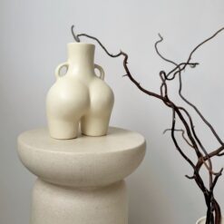 ваза Лола молочная матовая 25х18 см, керамическая ваза женская фигура 25 см, стильная ваза женская форма 25 см, декоративная ваза женская попа 25х18 см, арт-ваза женская керамика 25х18 см, интерьерная ваза женская матовая 25 см, дизайнерская ваза женские формы 25 см, подарочная ваза женская Лола 25х18 см, оригинальная ваза женская скульптура 25 см, современная ваза женский силуэт 25х18 см, настольная ваза женское тело 25 см, художественная ваза женская матовая 25х18 см, ваза Лола молочна матова 25х18 см, керамічна ваза жіноча фігура 25 см, стильна ваза жіноча форма 25 см, декоративна ваза жіноча попа 25х18 см, арт-ваза жіноча кераміка 25х18 см, інтер'єрна ваза жіноча матова 25 см, дизайнерська ваза жіночі форми 25 см, подарункова ваза жіноча Лола 25х18 см, оригінальна ваза жіноча скульптура 25 см, сучасна ваза жіночий силует 25х18 см, настільна ваза жіноче тіло 25 см, художня ваза жіноча матова 25х18 см