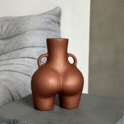 ваза Лола шоколадная матовая 25х18 см, керамическая ваза женская фигура 25 см, стильная ваза женская форма 25 см, декоративная ваза женская попа 25х18 см, арт-ваза женская керамика 25х18 см, интерьерная ваза женская матовая 25 см, дизайнерская ваза женские формы 25 см, подарочная ваза женская Лола 25х18 см, оригинальная ваза женская скульптура 25 см, современная ваза женский силуэт 25х18 см, настольная ваза женское тело 25 см, художественная ваза женская матовая 25х18 см, ваза Лола шоколадна матова 25х18 см, керамічна ваза жіноча фігура 25 см, стильна ваза жіноча форма 25 см, декоративна ваза жіноча попа 25х18 см, арт-ваза жіноча кераміка 25х18 см, інтер'єрна ваза жіноча матова 25 см, дизайнерська ваза жіночі форми 25 см, подарункова ваза жіноча Лола 25х18 см, оригінальна ваза жіноча скульптура 25 см, сучасна ваза жіночий силует 25х18 см, настільна ваза жіноче тіло 25 см, художня ваза жіноча матова 25х18 см