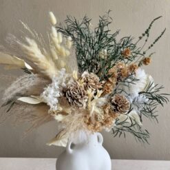 Букет из сухоцветов и стабилизированных цветов