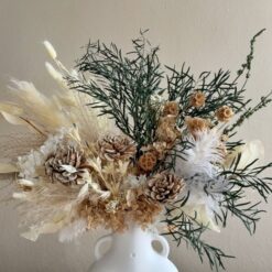 Букет из сухоцветов и стабилизированных цветов