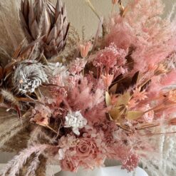 Букет із сухоцвітів та стабілізованих квітів