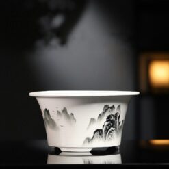 Біла кругла бонсайниця з розписом