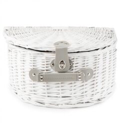 белая корзина из лозы для пикника на двоих