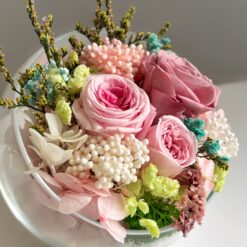 Інтер’єрна композиція зі стабілізованими квітами