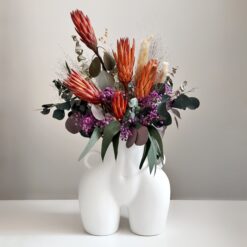 интерьерная композиция из стабилизированных цветов