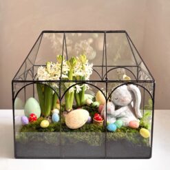 Великодній декор флораріум з гіацинтами у скляній формі Тіффані з декором кролика